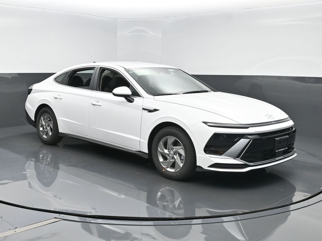 2026 Hyundai Sonata SE's photo