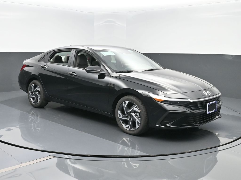 2025 Hyundai Elantra SEL's photo