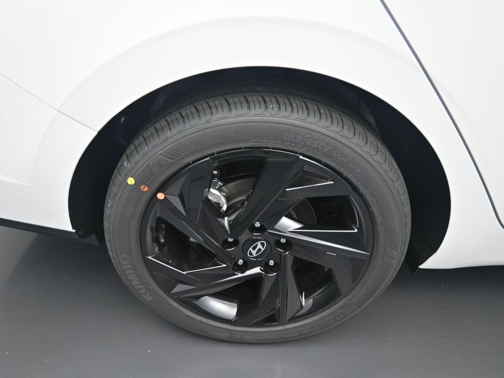 2026 Hyundai Elantra SEL Sport photo 2