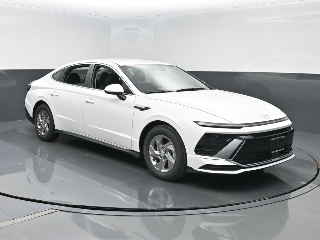 2026 Hyundai Sonata SE's photo