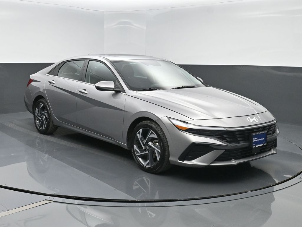 2025 Hyundai Elantra SEL's photo