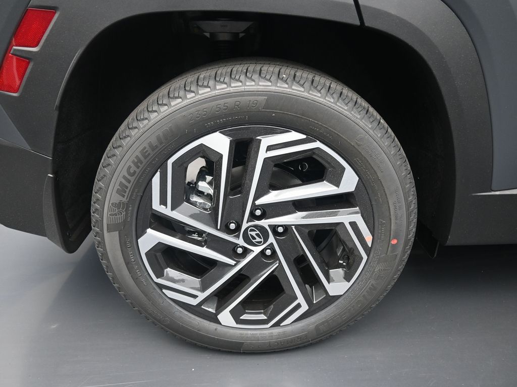 2025 Hyundai Tucson Limited photo 2