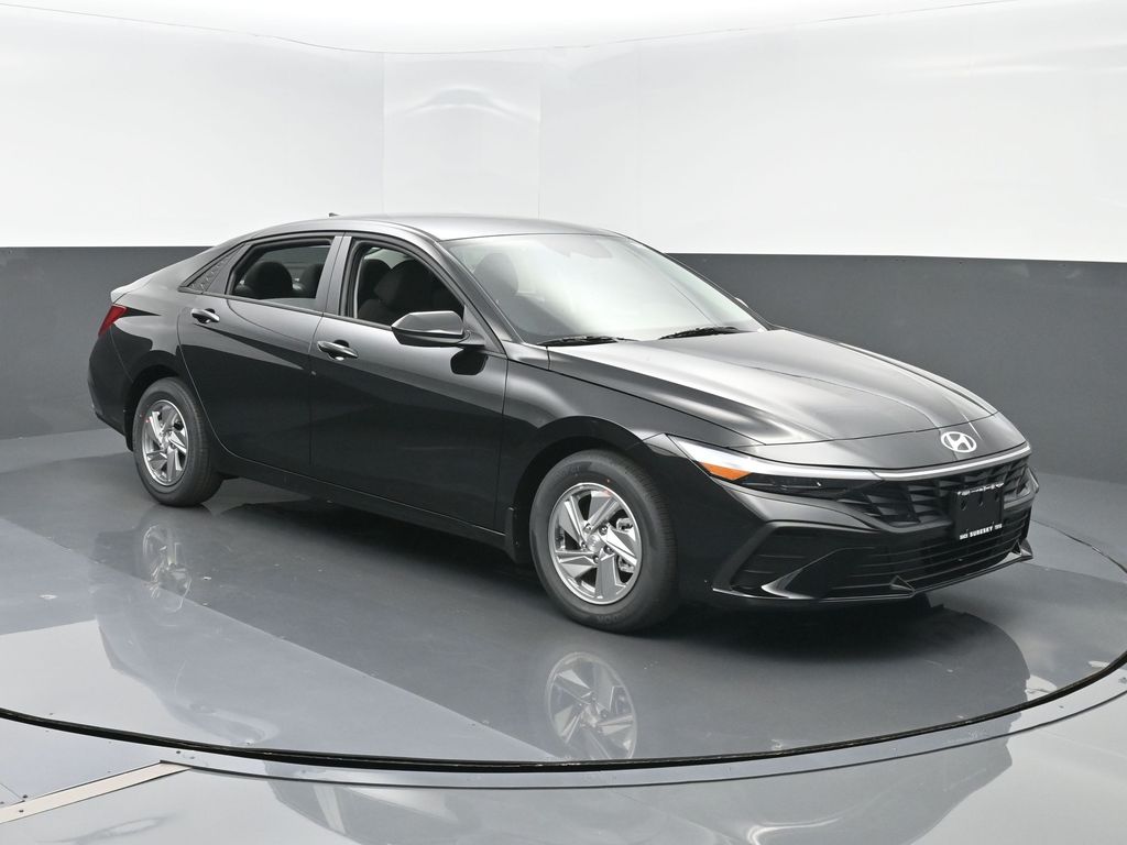 2026 Hyundai Elantra SE's photo