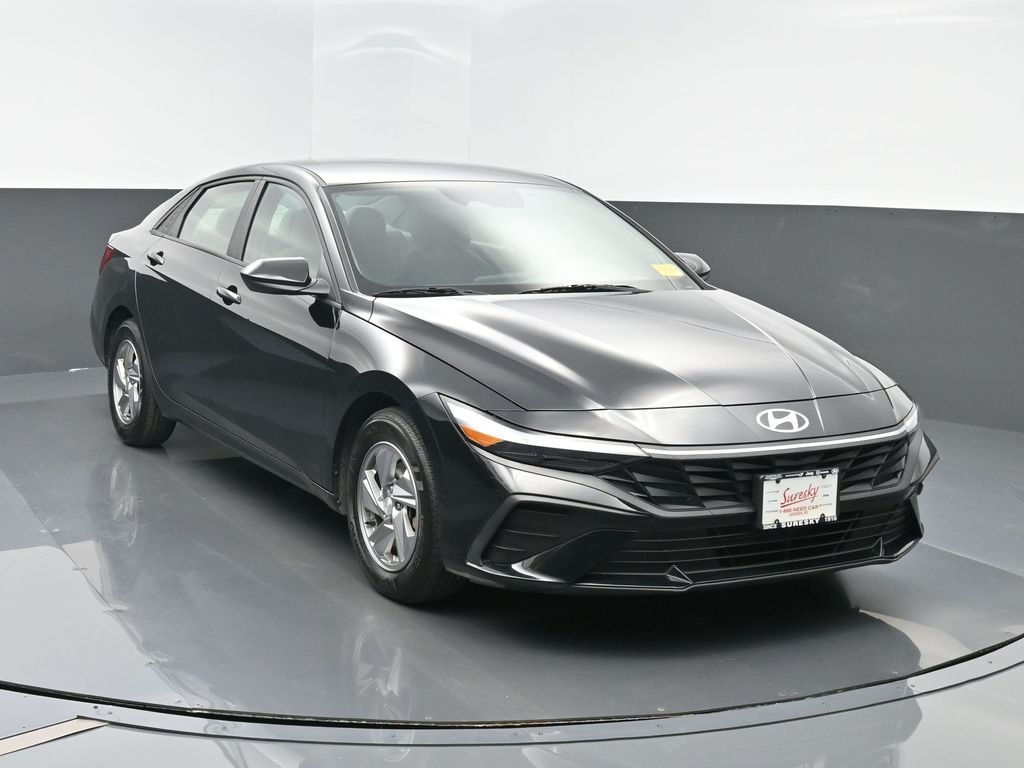 Used 2024 Hyundai Elantra SE Sedan
