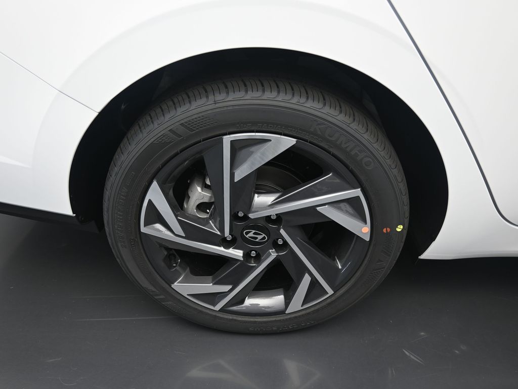 2025 Hyundai Elantra SEL Sport photo 2