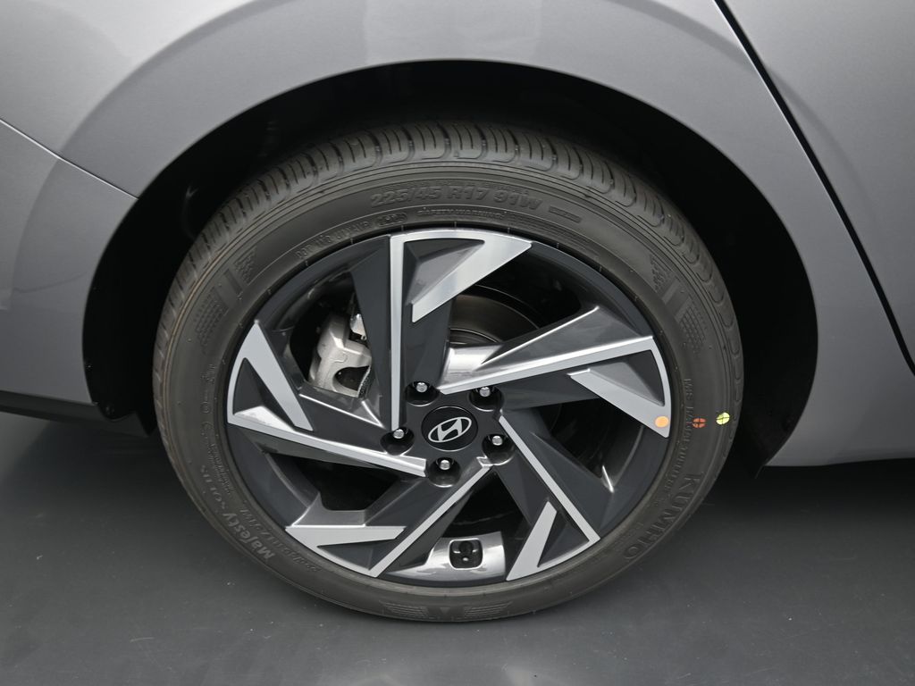 2025 Hyundai Elantra SEL Sport photo 2