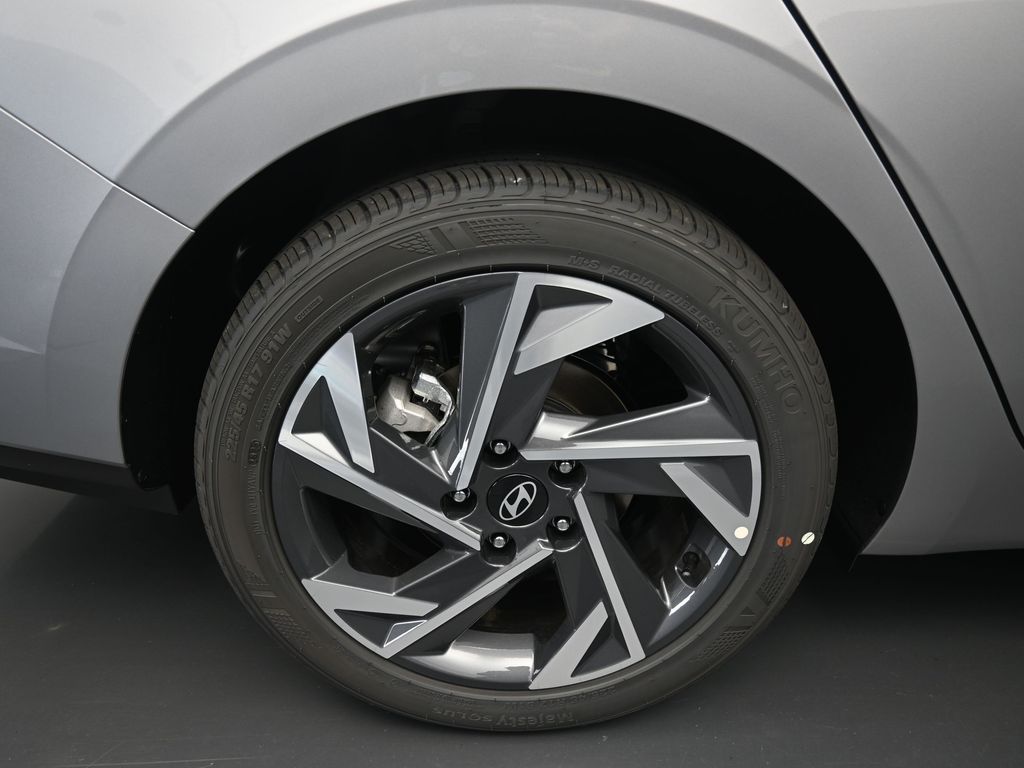 2025 Hyundai Elantra SEL Sport photo 2