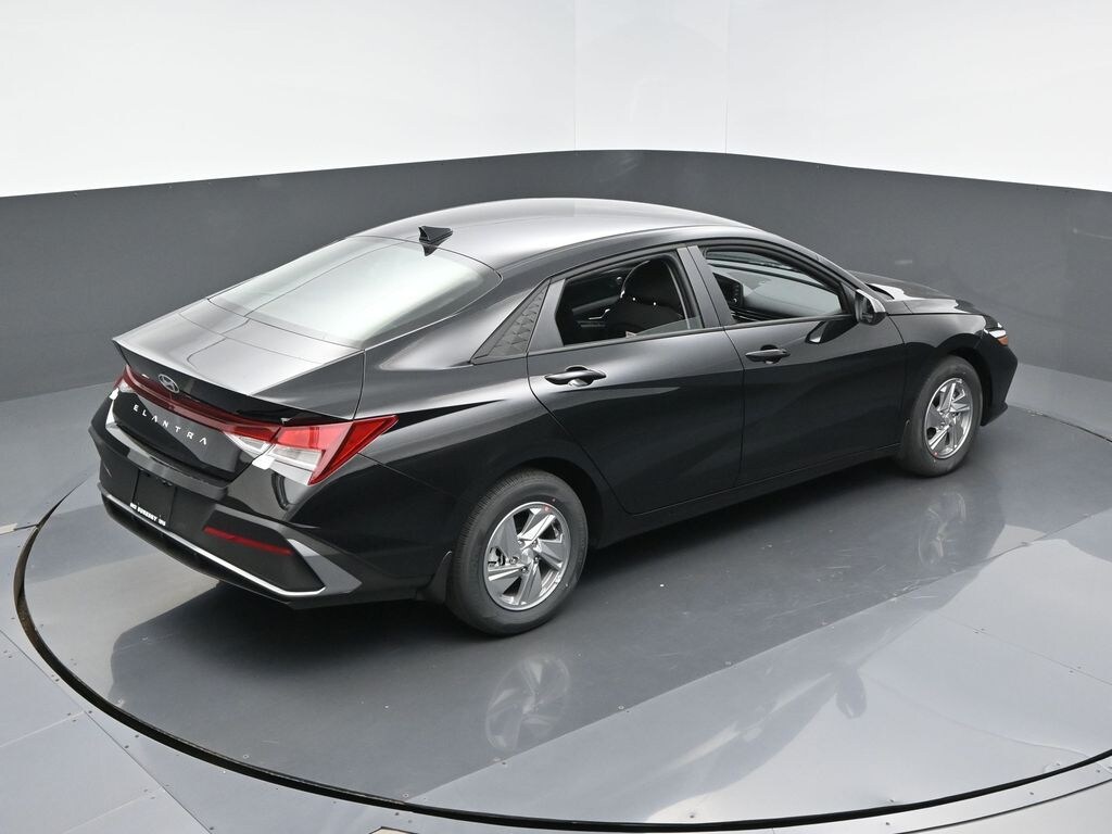 New 2026 Hyundai Elantra SE Sedan