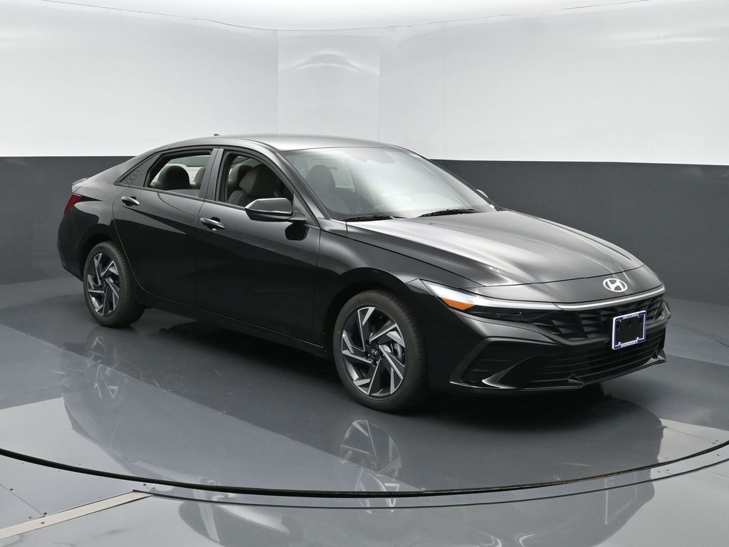 2025 Hyundai Elantra SEL's photo