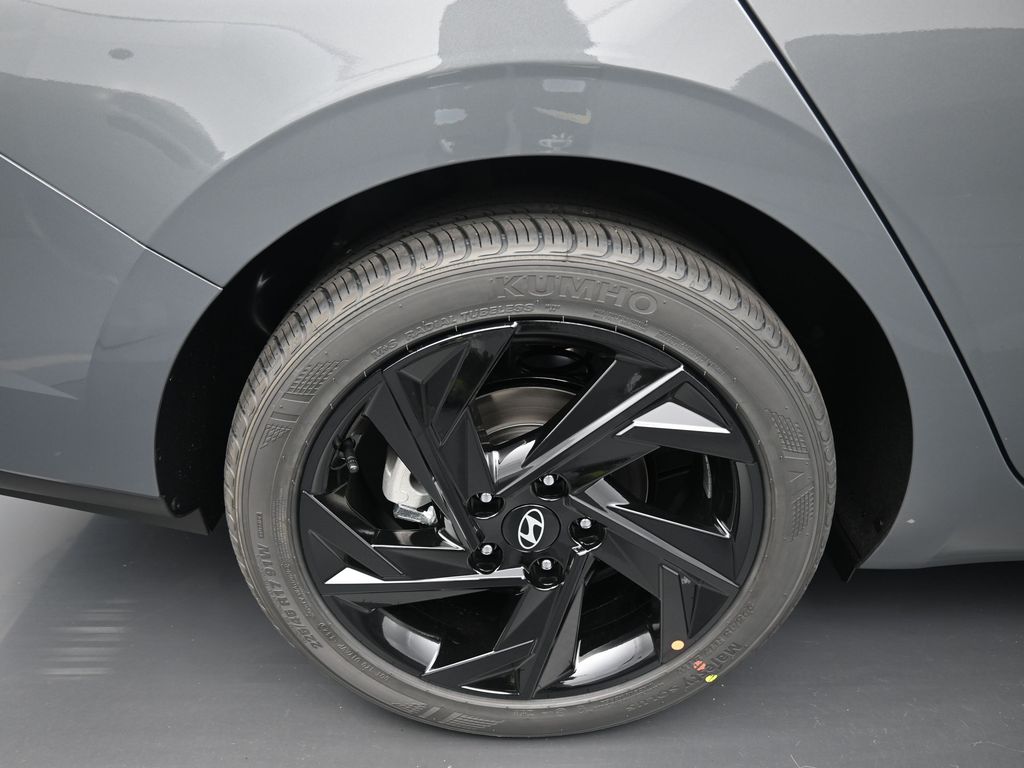2026 Hyundai Elantra SEL Sport photo 2