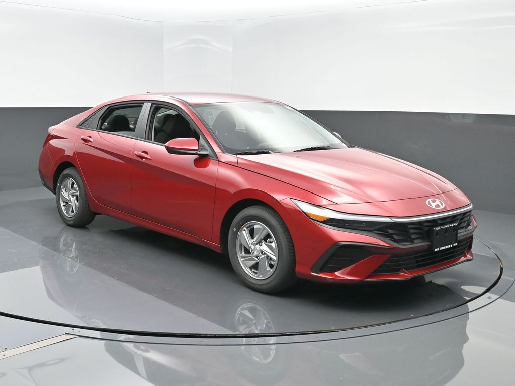 2025 Hyundai Elantra SE's photo