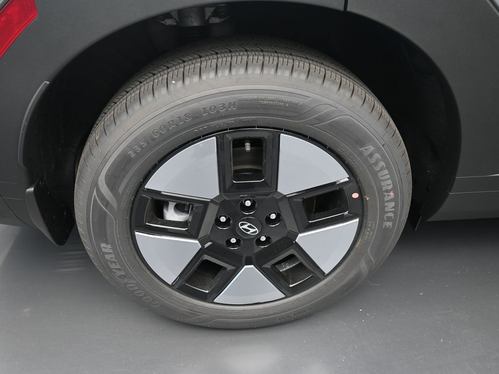 2026 Hyundai Santa Fe SE photo 2