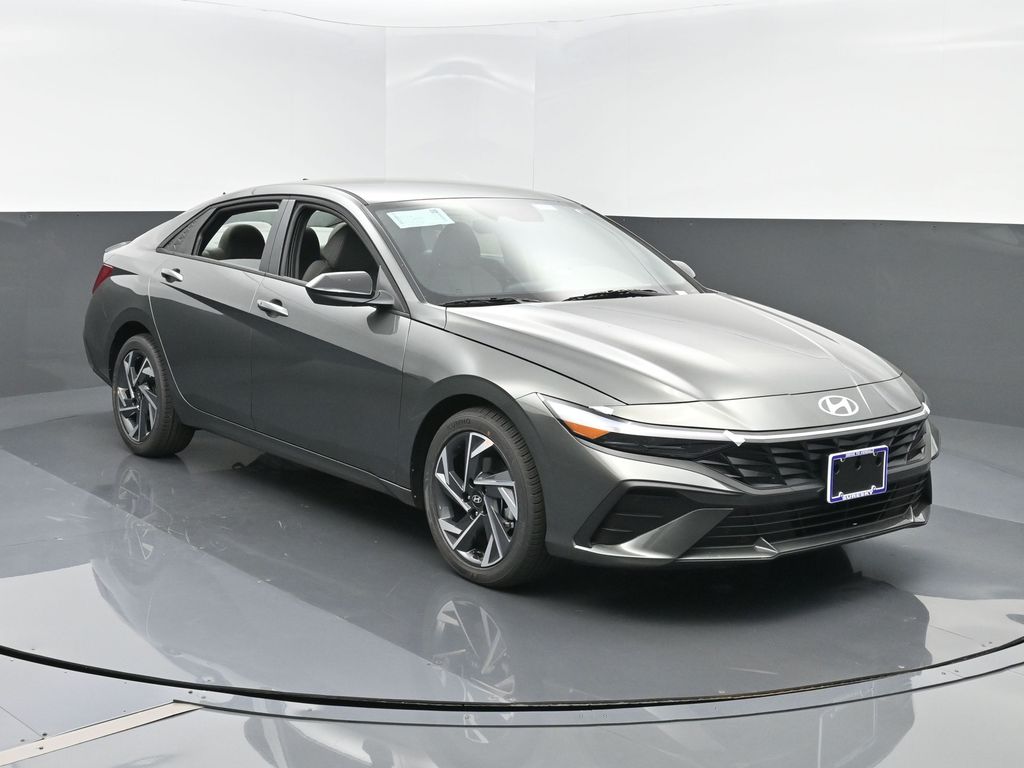 2025 Hyundai Elantra SEL's photo