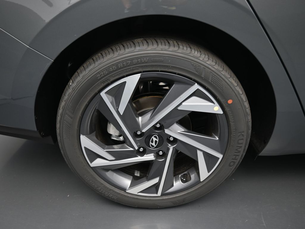 2025 Hyundai Elantra SEL Sport photo 2