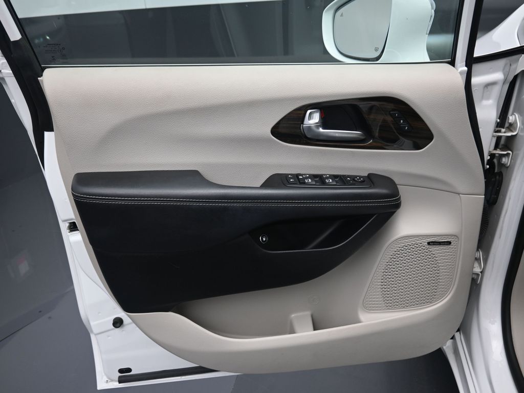 Certified 2021 Chrysler Pacifica Hybrid Limited with VIN 2C4RC1S79MR510602 for sale in Goshen, NY