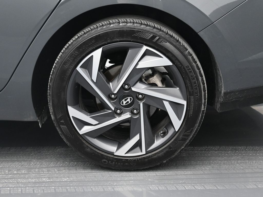 Used 2025 Hyundai Elantra SEL Sport Sedan