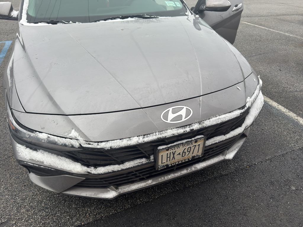 Used 2024 Hyundai Elantra SE Sedan