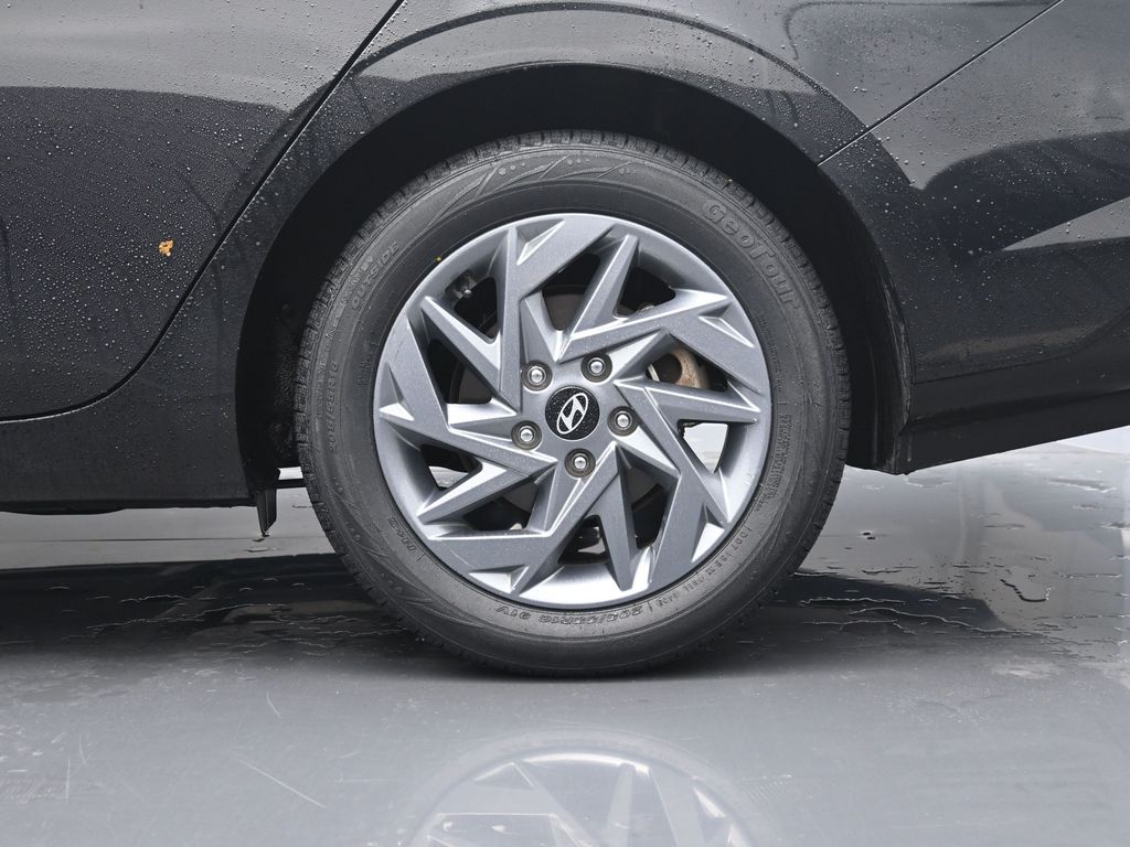 2024 Hyundai Elantra SEL photo 2