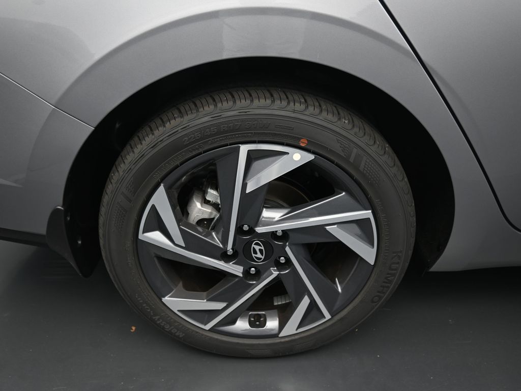2025 Hyundai Elantra SEL Sport photo 2