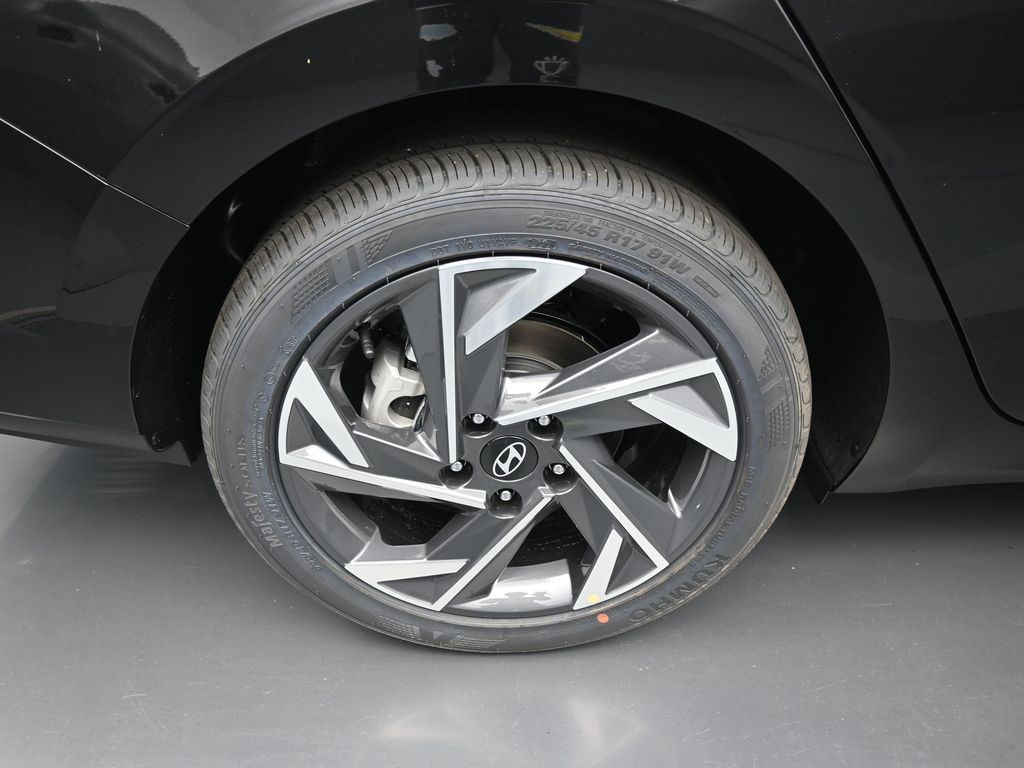 2025 Hyundai Elantra SEL Sport photo 2