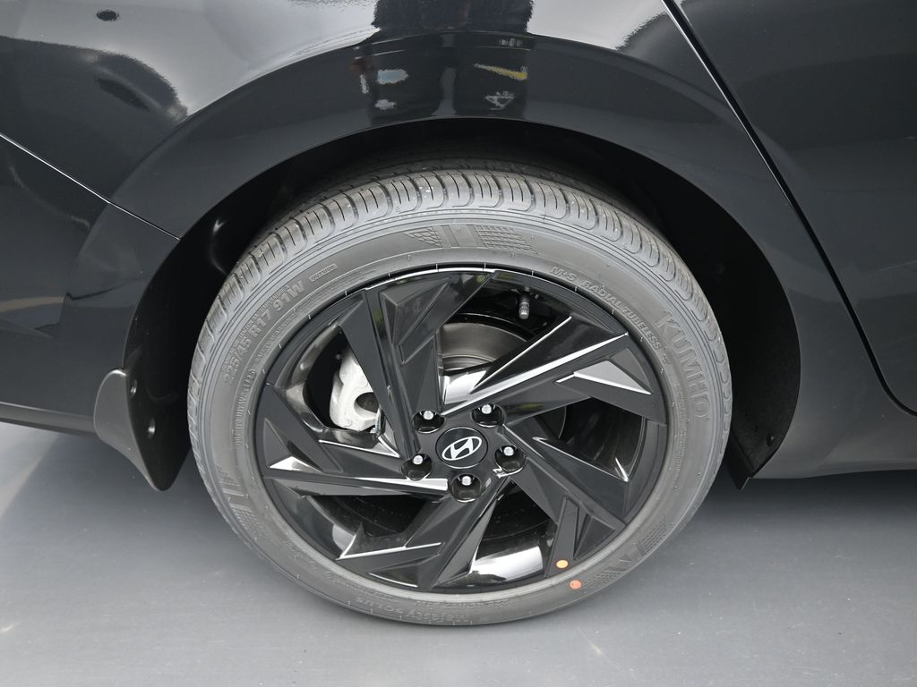 2026 Hyundai Elantra SEL Sport photo 2