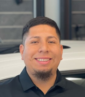 Staff member Gerado Palacious from ID_96a6133f7fb3