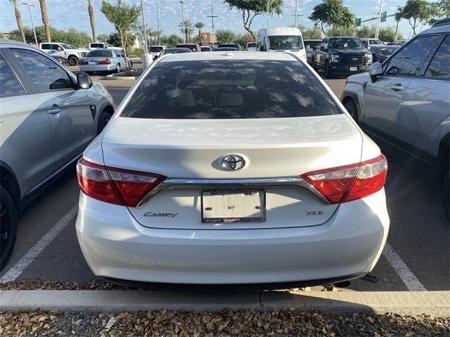 2016 Toyota Camry XLE photo 3