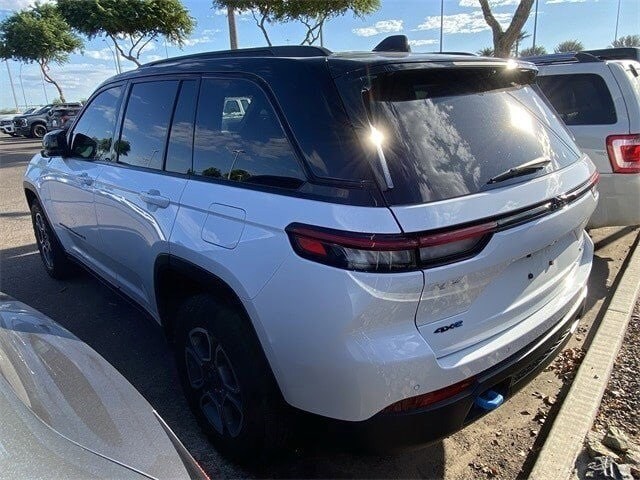 2022 Jeep Cherokee Trailhawk 4xe photo 2