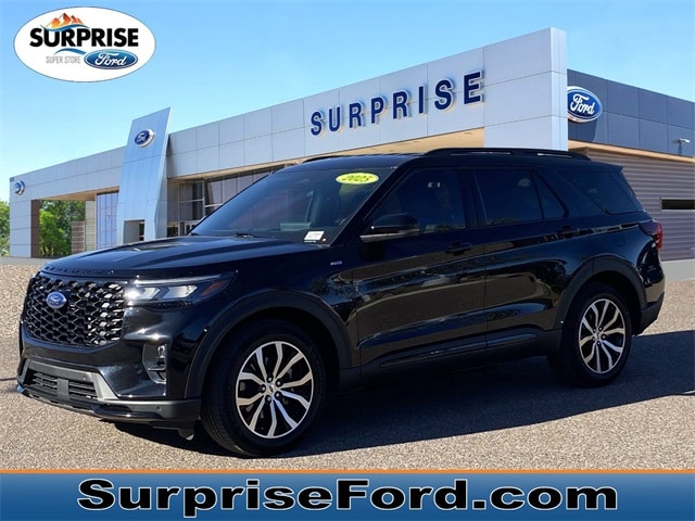 2025 Ford Explorer ST-LINE's photo