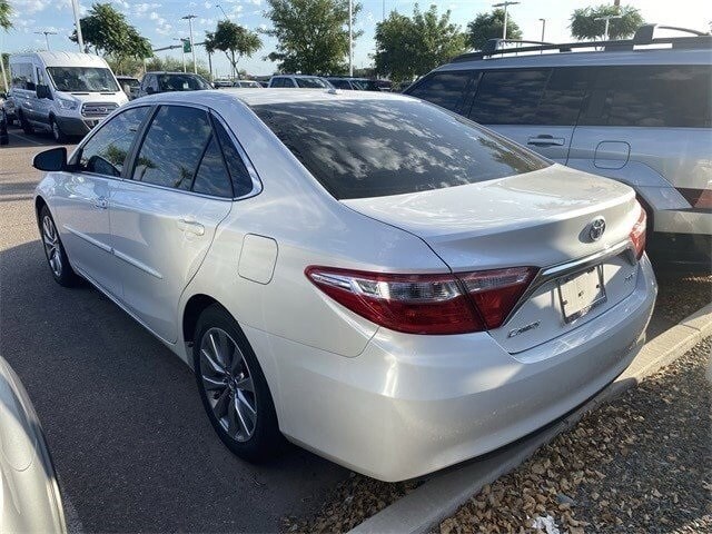 2016 Toyota Camry XLE photo 2