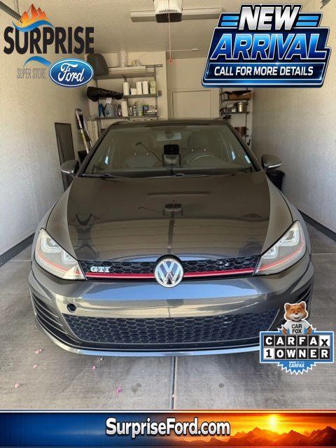 2015 Volkswagen Golf GTI's photo