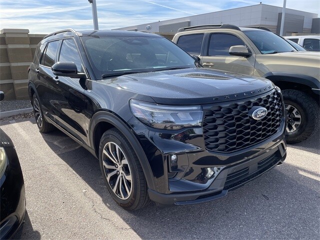 2025 Ford Explorer ST-Line photo 2