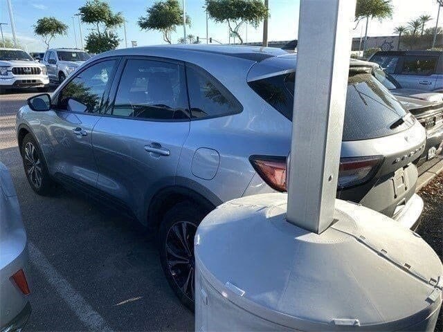 2022 Ford Escape SE photo 2