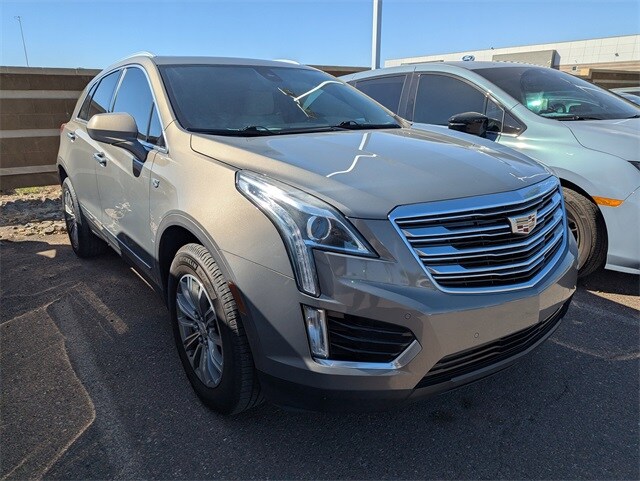 2018 Cadillac XT5 Luxury photo 2
