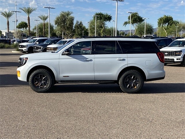 2025 Ford Expedition photo 2