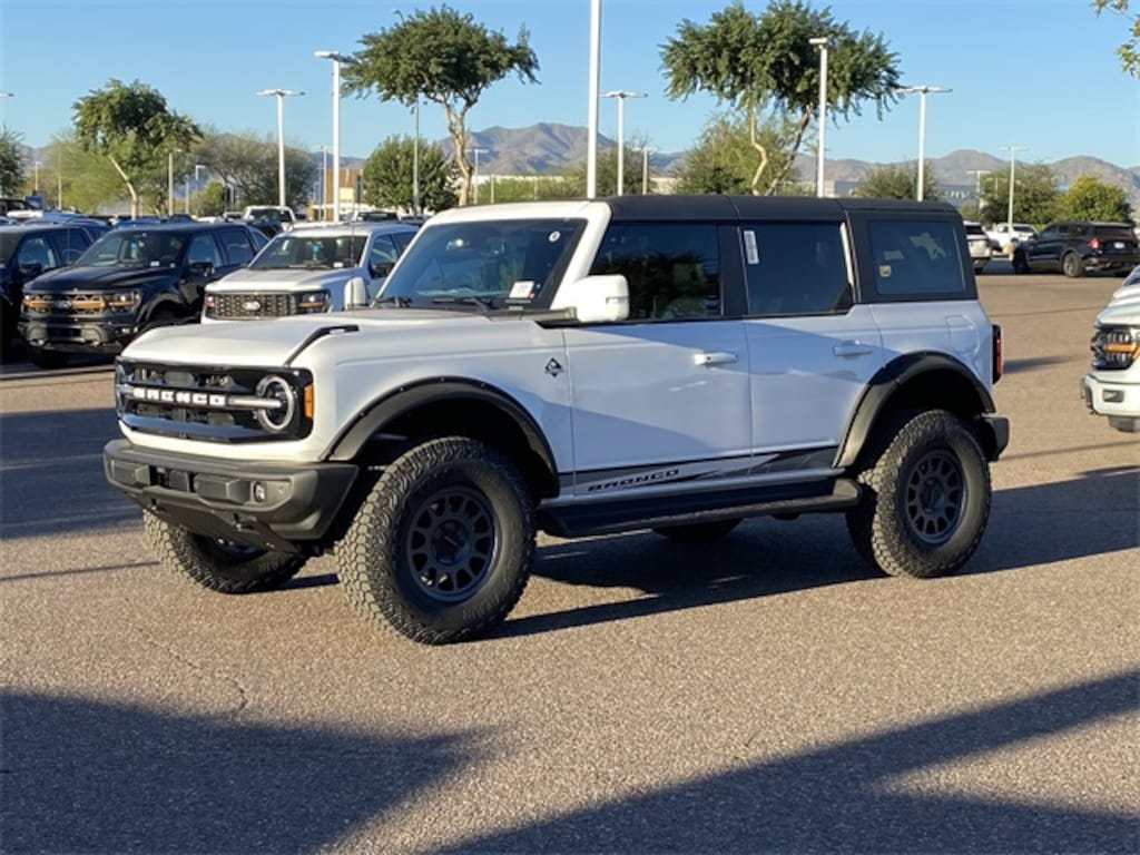 New 2025 Ford Bronco Outer Banks SUV