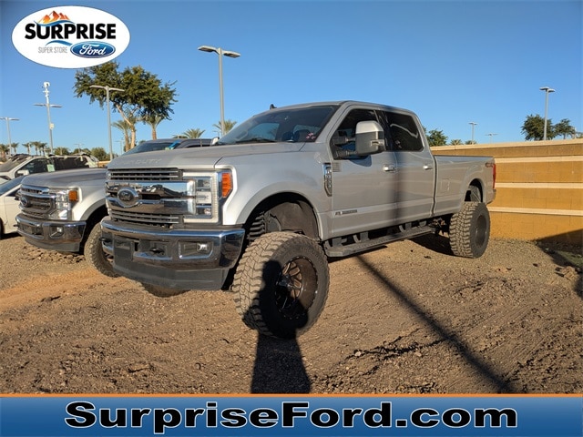 2019 Ford F-350 Super Duty Lariat's photo