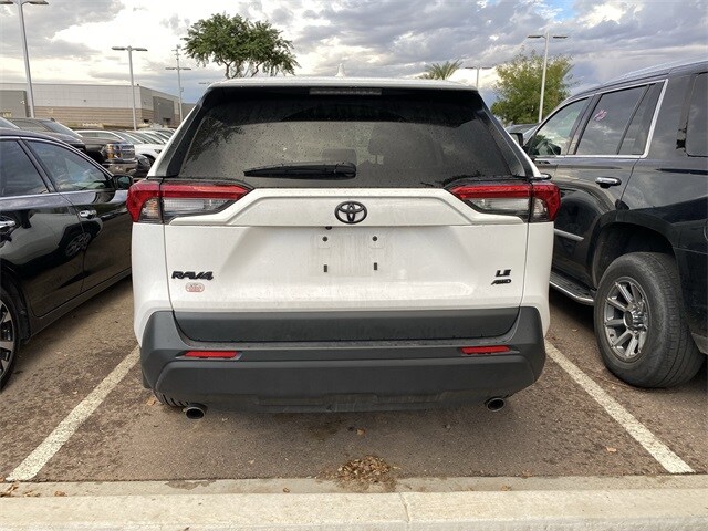 2024 Toyota RAV4 LE photo 3