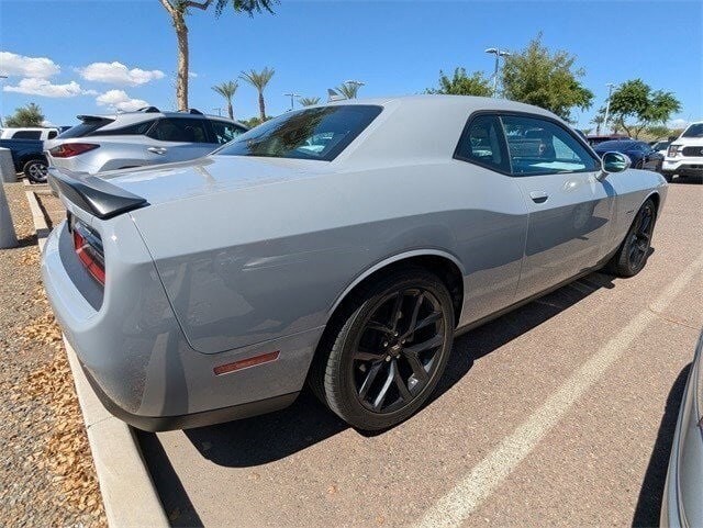 2022 Dodge Challenger R/T photo 4