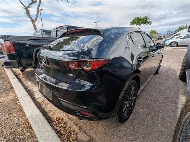 2021 Mazda Mazda3 Select Hatchback photo 4