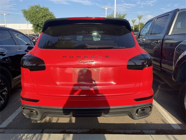 2017 Porsche Cayenne photo 3