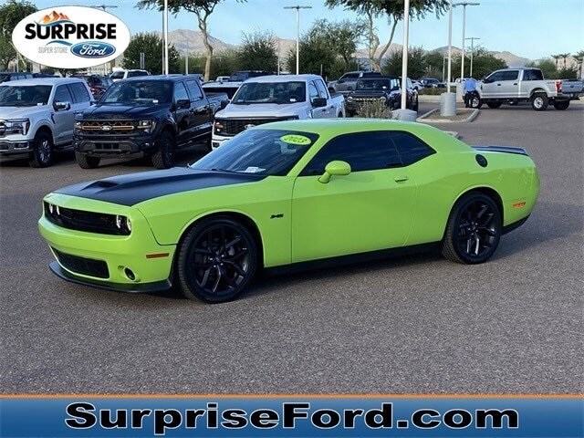 2023 Dodge Challenger R/T photo 2