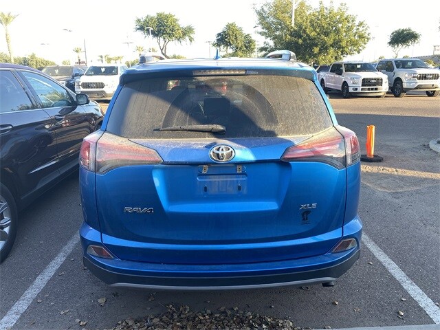 2017 Toyota RAV4 XLE photo 3