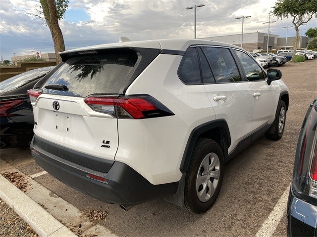 2024 Toyota RAV4 LE photo 4