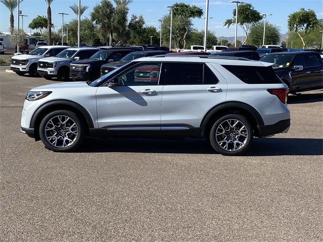 2025 Ford Explorer Platinum photo 2
