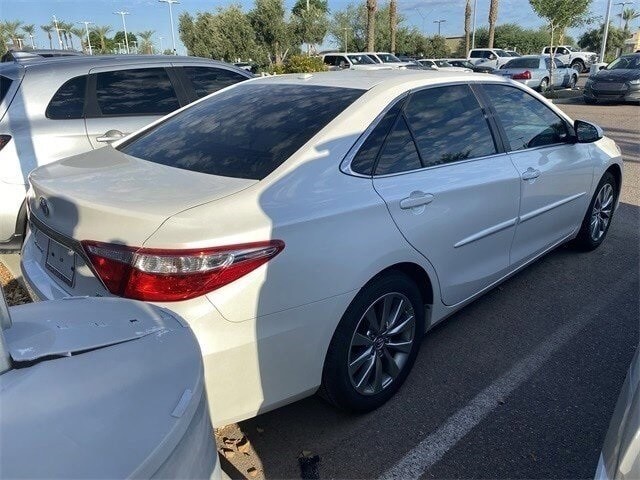 2016 Toyota Camry XLE photo 4