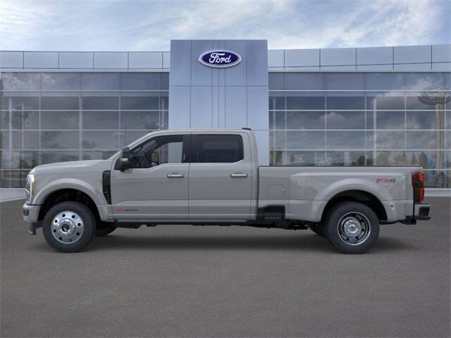 2026 Ford F-450 photo 3