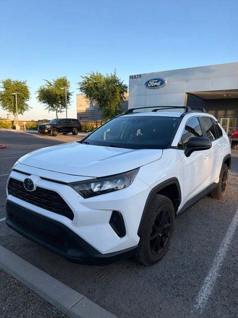 2021 Toyota RAV4 LE FWD's photo