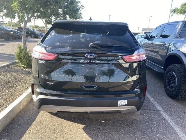 2022 Ford Edge SEL photo 2