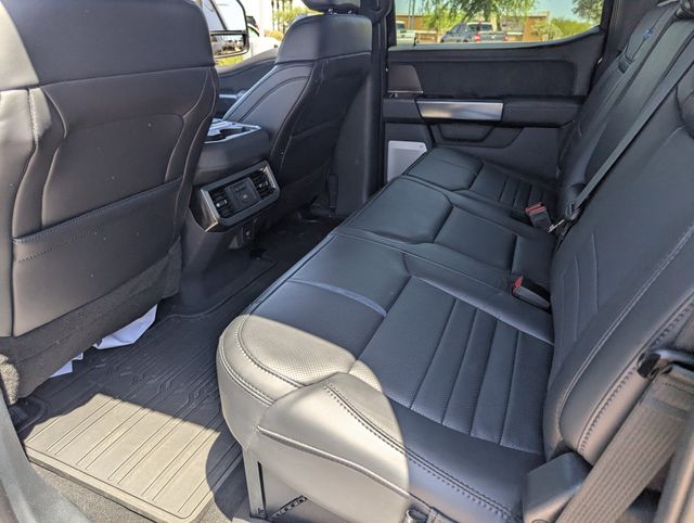 2026 Ford F-250 Super Duty Platinum - Photo 18
